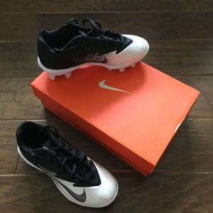 BRAND NEW Nike VAPOR ULTRAFLY CLEAT BLACK WHITE 2Y